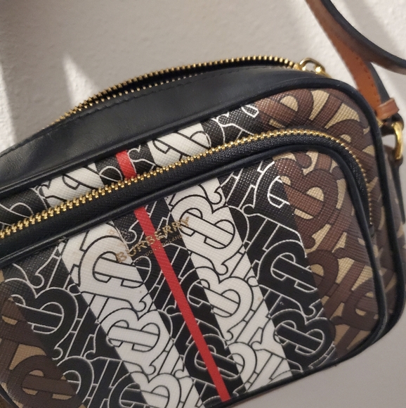 Burberry e-camera bag - Picture 1 of 2